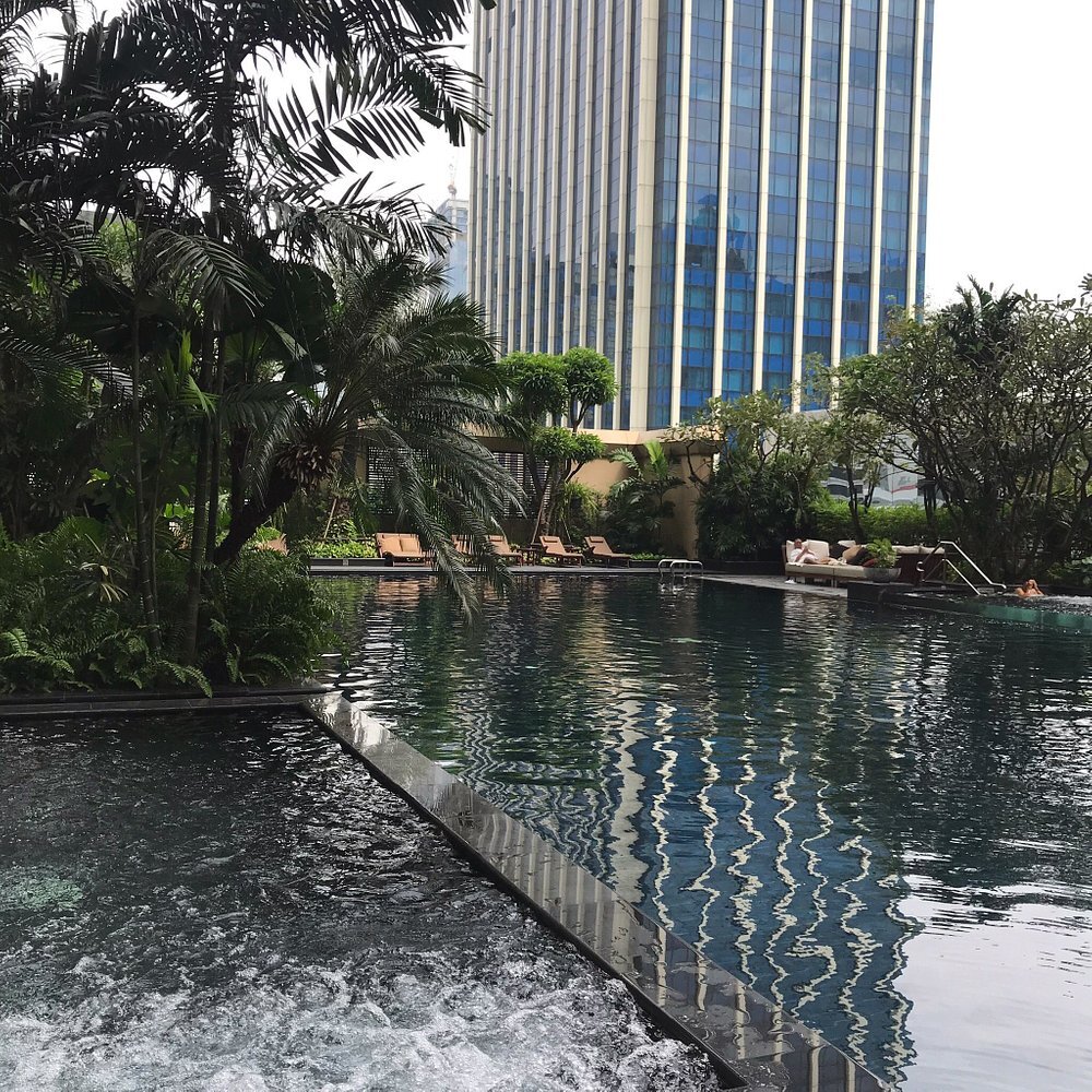 Grande Centre Point Hotel Ratchadamri pool