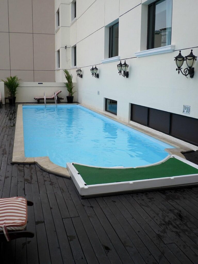 duxton-hotel-saigon pool