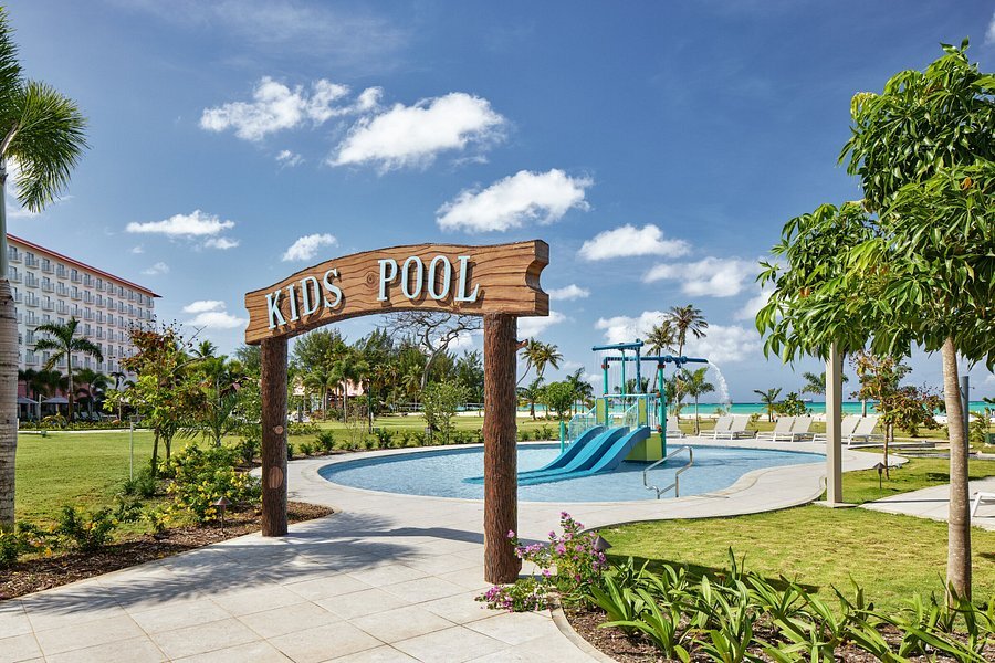 crowne-plaza-resort-saipan kids pool