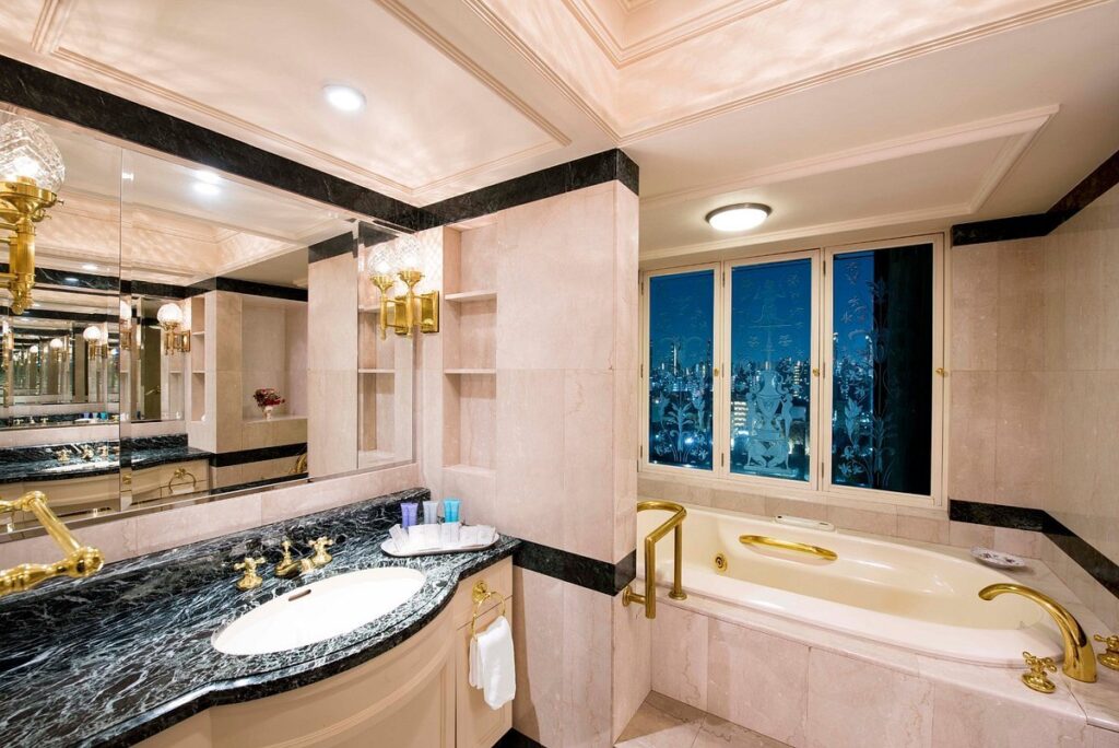 (Rihga Royal Hotel Tokyo bathroom